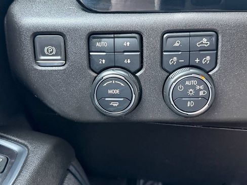 Used 2024 Chevrolet Silverado 2500 LTZ AWD/4WD image 23