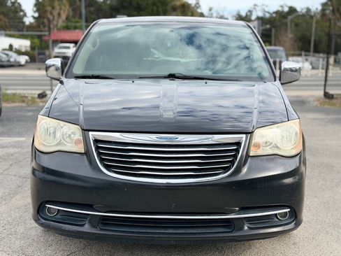 Used 2013 Chrysler Town & Country Touring-L w/ Premium Group image 8