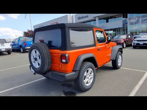 Used 2018 Jeep Wrangler Sport AWD/4WD image 8
