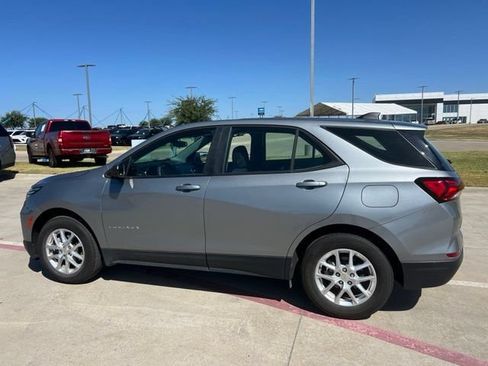 Used 2024 Chevrolet Equinox LS FWD image 3