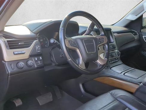 Used 2019 GMC Yukon XL Denali image 9