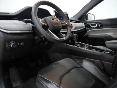 Used 2025 Jeep Compass Limited image 11