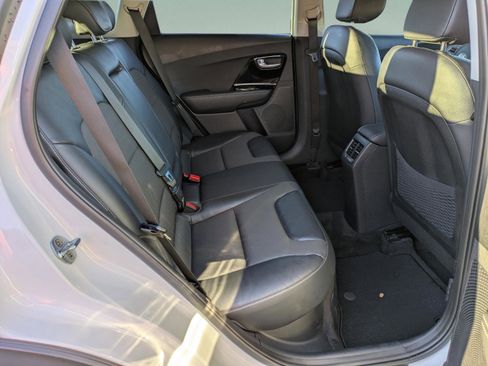 Used 2017 Kia Niro EX image 12
