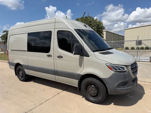 Used 2024 Mercedes-Benz Sprinter 2500 image 10