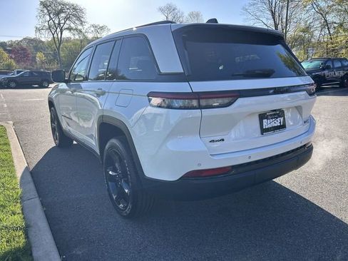 Used 2023 Jeep Grand Cherokee Altitude AWD/4WD image 6