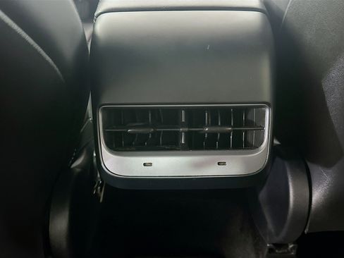 Used 2022 Tesla Model Y Long Range AWD/4WD image 28