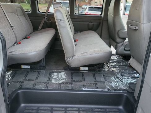 Used 2018 Chevrolet Express 3500 LT w/ LT Preferred Equipment Group RWD image 17
