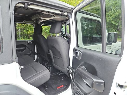 Used 2018 Jeep Wrangler Unlimited Sport image 14