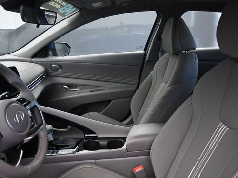 Used 2024 Hyundai Elantra SEL w/ Convenience Package image 24