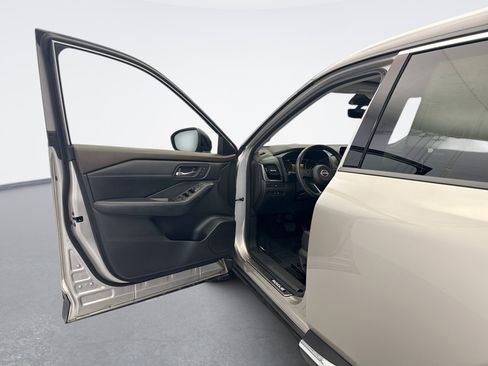 Used 2023 Nissan Rogue SL AWD/4WD image 9