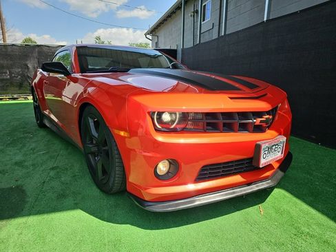Used 2010 Chevrolet Camaro SS w/ LPO, Ground Effects Package RWD image 2