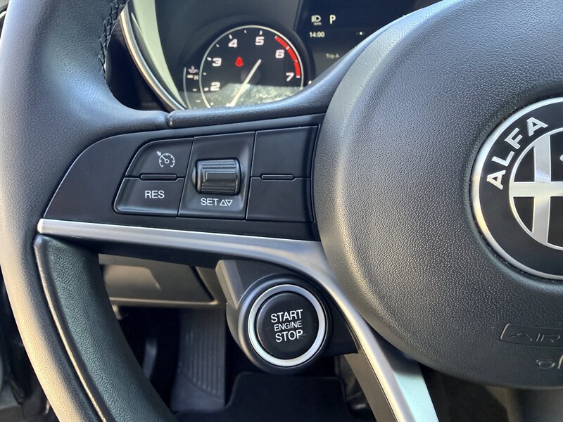 Used 2018 Alfa Romeo Giulia AWD image 12