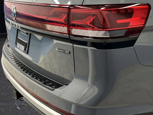 Used 2024 Volkswagen Atlas Peak Edition SEL image 33
