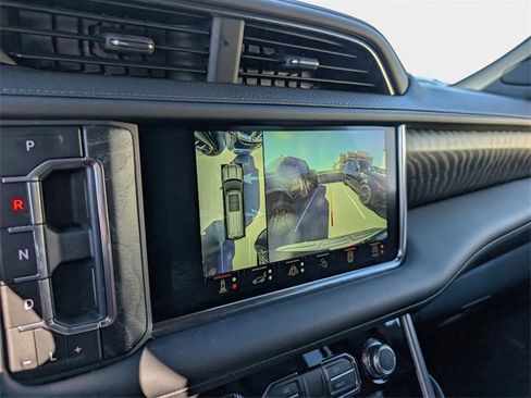 Used 2024 GMC Yukon XL Denali w/ Advanced Technology Package image 29