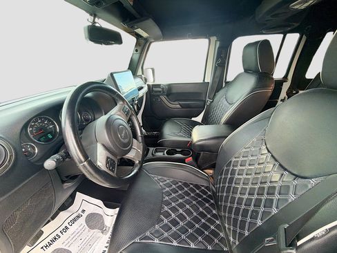 Used 2013 Jeep Wrangler Unlimited Sahara image 20