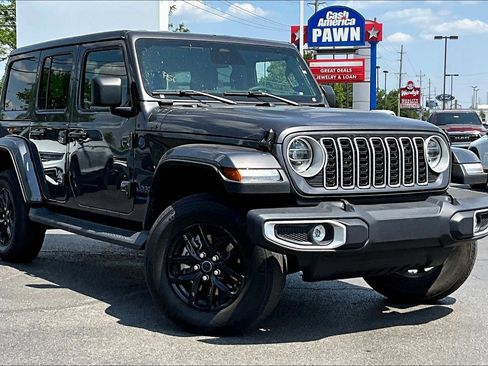 Used 2025 Jeep Wrangler Sahara AWD/4WD image 2