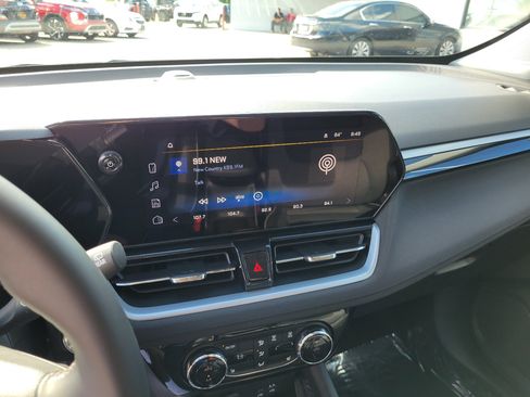 Used 2025 Chevrolet TrailBlazer LT w/ Convenience Package FWD image 28