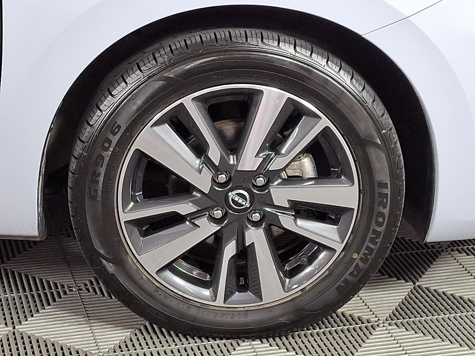 Used 2025 Nissan Versa SV FWD image 11