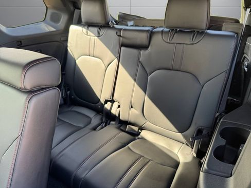 Used 2025 Honda Pilot Black Edition image 16