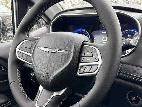 New 2026 Chrysler Pacifica Select image 14