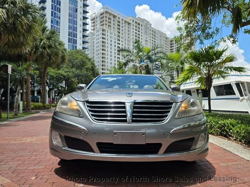 Used 2013 Hyundai Equus Signature RWD image 2