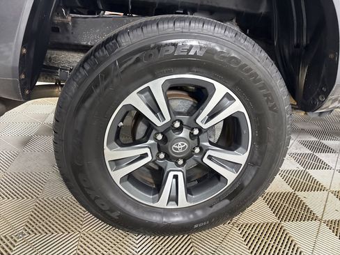 Used 2016 Toyota Tacoma TRD Sport image 31