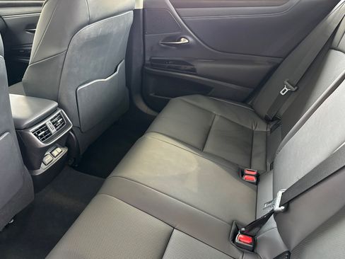 Used 2025 Lexus ES 300h w/ Premium Package FWD image 15