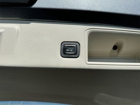 Used 2019 GMC Terrain Denali w/ Advanced Safety Package image 27