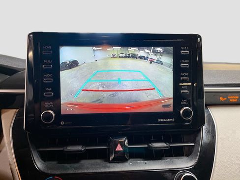 Used 2021 Toyota Corolla LE FWD image 13
