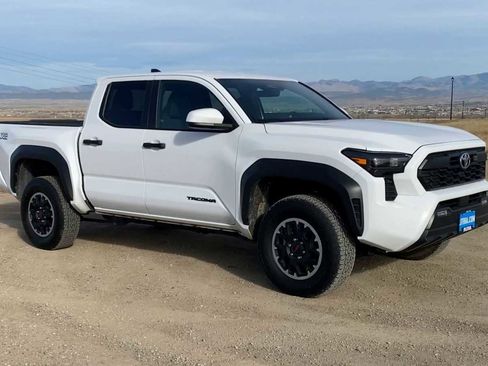 Used 2024 Toyota Tacoma TRD Off-Road image 2