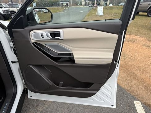 Used 2021 Ford Explorer Platinum w/ Equipment Group 601A image 32