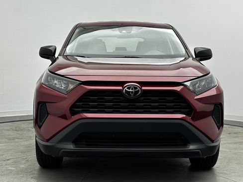 Used 2022 Toyota RAV4 LE image 2