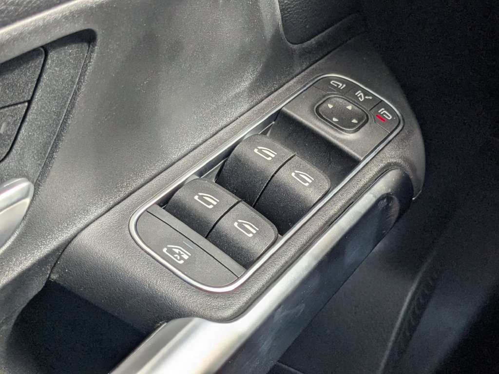 Used 2024 Mercedes-Benz GLB 250 4MATIC image 10