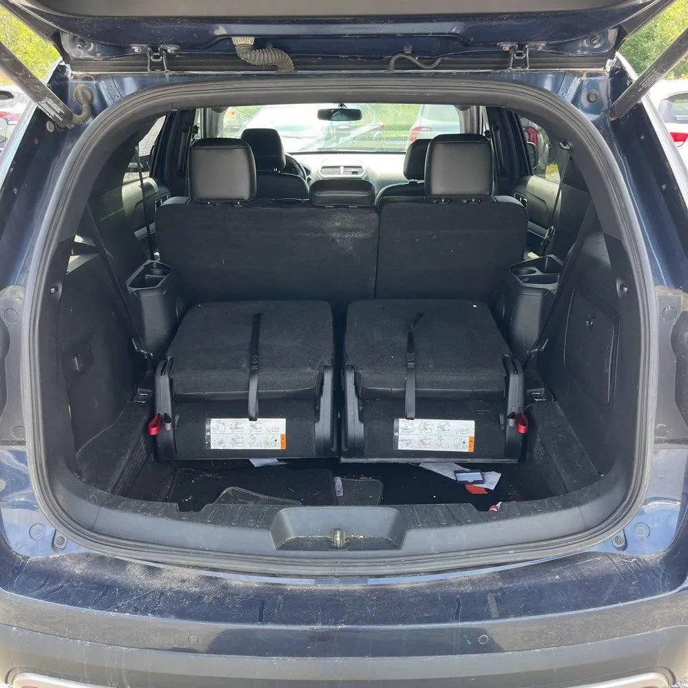 Used 2017 Ford Explorer XLT w/ Equipment Group 202A AWD/4WD image 28