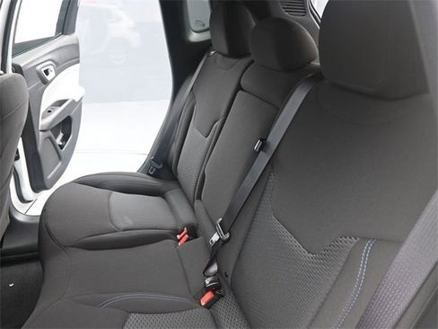 Used 2025 Jeep Compass Sport w/ Mopar Graphics Package image 20