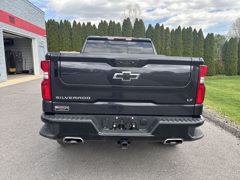 Used 2024 Chevrolet Silverado 1500 LT Trail Boss w/ Convenience Package II image 4