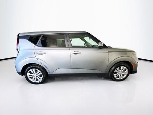 Used 2023 Kia Soul LX FWD image 4