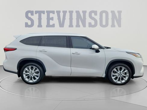 Used 2022 Toyota Highlander Limited AWD/4WD image 6