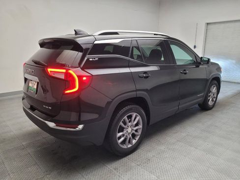 Used 2024 GMC Terrain SLT AWD/4WD image 9