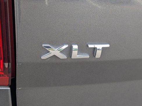 Used 2015 Ford Explorer XLT FWD image 12