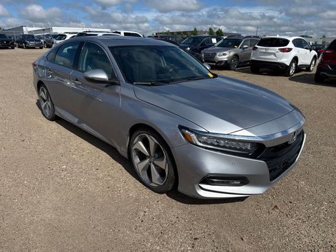 Used 2018 Honda Accord Touring image 4