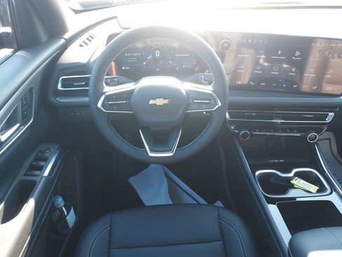 New 2027 Chevrolet Traverse LT FWD image 16