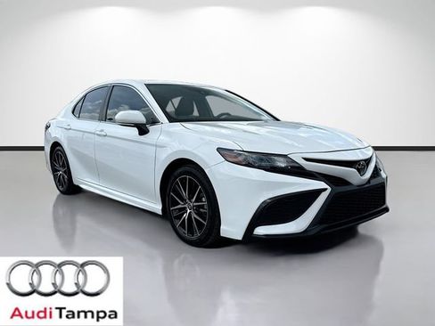 Used 2023 Toyota Camry SE FWD image 1