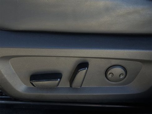 Used 2025 Mitsubishi Outlander SE image 26