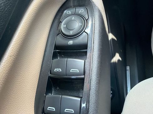 Used 2024 Chevrolet Equinox Premier AWD/4WD image 16