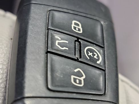 Used 2023 Volkswagen Tiguan SE R-Line AWD/4WD image 32