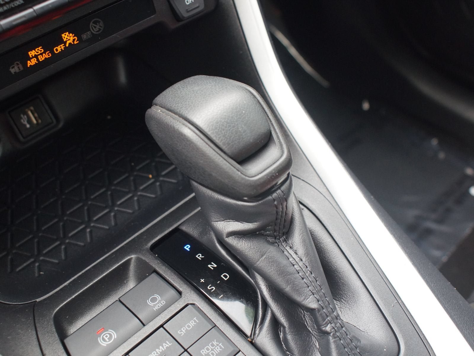 Used 2025 Toyota RAV4 XLE AWD/4WD image 11