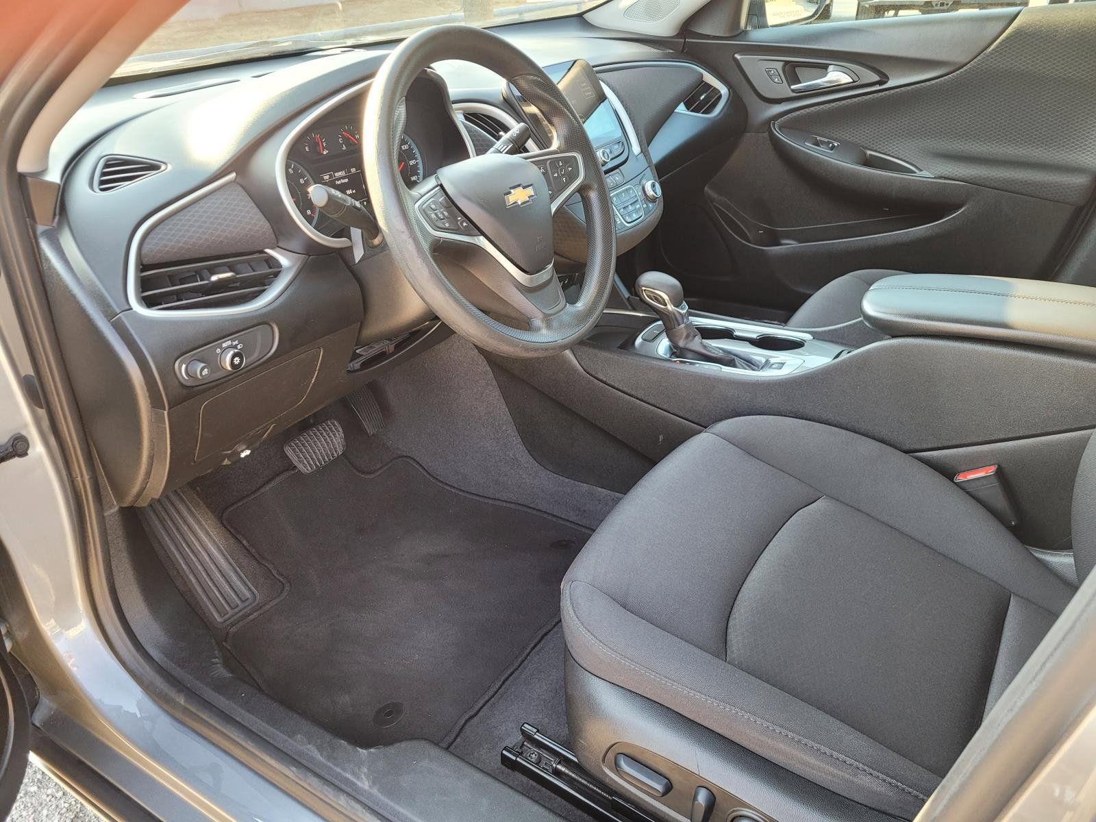 Used 2023 Chevrolet Malibu LT FWD image 2