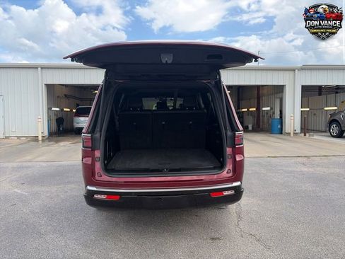 Used 2025 Jeep Wagoneer L 4WD image 23
