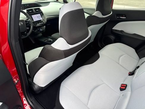 Used 2022 Toyota Prius L Eco FWD image 18